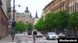 На улице в Стокгольме, столице Швеции.