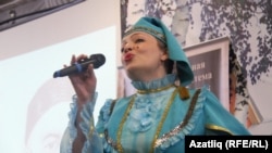 Люция Ягъфәрова чыгыш ясый