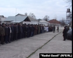 Даъват ба артиш. Акс аз бойгонӣ.