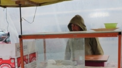 یک فروشنده در شهر کابل