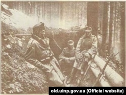 Польова сторожа УСС в траншеях на східних схилах центральної вершини Маківки