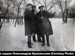 Густав Шольц (ліворуч) разом с сином Віктором (праворуч), Луганськ, 1933 рік