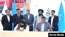 د طالبانو حکومت اعلان وکړ چې په جوزجان ولایت کې یې د طوطي میدان ګازو د کشف او استخراج عملي کار د ازبکستاني شرکت "اریل کام" په همکارۍ پیل کړی دی.