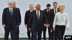 Еуроодақ жетекшілері мен Орталық Азия елдерінің басшылары "Орталық Азия – Еуроодақ" саммиті кезінде. Самарқан, Өзбекстан 4 сәуір 2025 жыл.