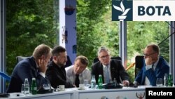 Udhëheqësit e Gjermanisë, Britanisë, Francës, Ukrainës dhe Polonisë (nisur prej djathtas). Fotografi ilustruese nga arkivi.