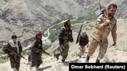 Талибанга каршы чыккан оогандык куралчан адамдар. Горбанд району, Парван провинциясы. 29-июнь, 2021-жыл. 