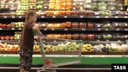 The food embargo could see a lot of Western produce disappearing from Russian supermarket shelves. (file photo)