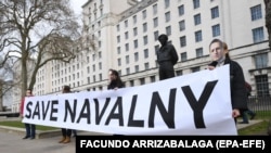 Лондондо Навальныйды колдоо акциясына чыккандар.