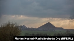 Внаслідок «обстрілу» окупованого Росією Луганська спалахнула пожежа на нафтобазі (фото архівне)