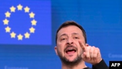 Президент України Володимир Зеленський проводить пресконференцію на полях саміту ЄС у Брюсселі 17 жовтня 2024 року