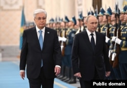 Президент Казахстана Касым-Жомарт Токаев и президент России Владимир Путин на встрече в Астане, 27 ноября 2024 года