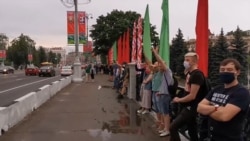 Thousands Form Human Chain In Minsk Following Arrest Of Opposition Candidate
