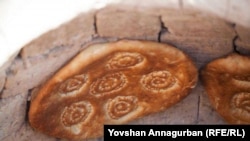 Хлеб в тамдыре (Иллюстрация)  