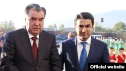Президент Таджикистана Эмомали Рахмон (слева) и его старший сын Рустам Эмомали (справа).