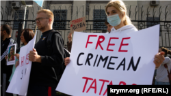 Demonstrators protest outside the Russian Embassy in Kyiv on September 5 after the detention of five Crimean Tatars in Crimea by the FSB.
