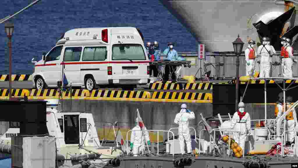 Министр здравоохранения Японии Кацунобу Като сообщил, что все 3,7 тыс. человек на борту лайнера будут находиться на карантине до 14 дней&nbsp;