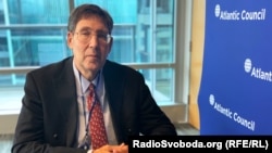 Зокрема, два джерела «Агентства» розповіли, що із симптомами отруєння за кілька місяців до повномасштабного вторгнення РФ в Україну зіткнувся колишній посол США у Києві й Ташкенті Джон Гербст