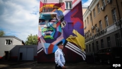 Казан йортларының берсендә Португалия уенчысы Рональдо сурәте