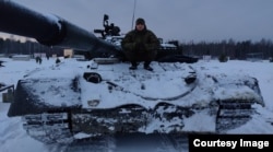 Вячеслав на танке в поселке Гарболово