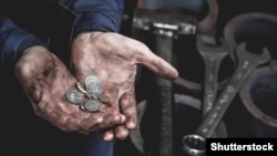 Invazia ordonată de Vladimir Putin în Ucraina va duce la o scădere semnificativă a economiei rusești. Există riscul, cred unii analiști internaționali, ca țara să intre inclusiv faliment. 