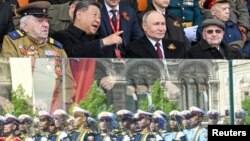 ჩინეთის ლიდერი 9 მაისის "გამარჯვების აღლუმზე" რუსეთის პრეზიდენტის გვერდით იჯდა. 