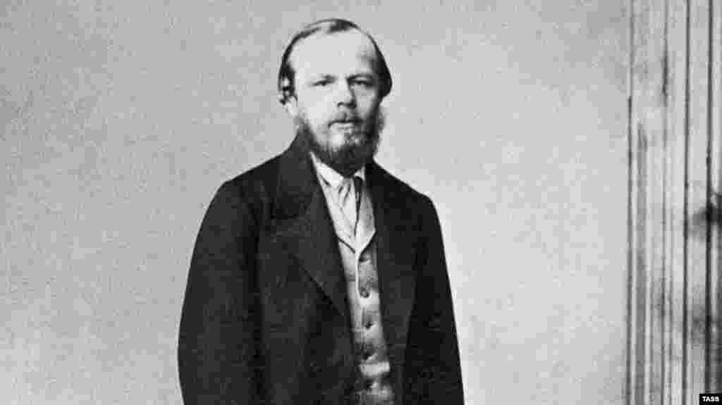Feodor Dostoievski la Sankt Petersburg în 1861. Dostoievski a lucrat ca inginer militar până când a părăsit profesia după ce a publicat primul său roman în 1845. În 1849, el și alți membri ai unui cerc literar au fost acuzați că au citit lucrări politice interzise. A fost condamnat la moarte în fața plutonului de execuție. &bdquo;Oamenii vorbesc uneori despre cruzimea animală a omului, dar acest lucru este teribil de nedrept și ofensator pentru animel, pentru că niciun animal nu ar putea fi vreodată atât de crud ca un om, atât de priceput și de artist în cruzimea sa.&rdquo; -- Dostoievski, Crima și pedeapsa &nbsp;