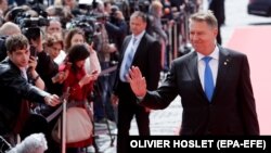 Președintele Iohannis așteaptă demiterea, nu demisia, miniștrilor Meleșcanu și Carmen Dan.