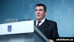 Секретар РНБО Олексій Данілов після засідання 19 лютого, коли були запроваджені санкції проти проросійського політика, кума російського президента Віктора Медведчука і його дружини Оксани Марченко