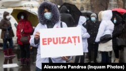 Reprezentanții cadrelor medicale spun că nu sunt de acord cu idee vaccinării obligatorii. O astfel de ipoteză a fost lansată de președintele Klaus Iohannis, la New York, într-o discuție informală cu jurnaliștii.