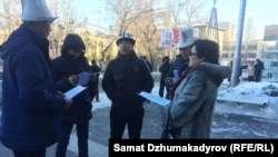 Активисты, вышедшие на митинг к «Бишкек Парку». 29 декабря 2017 г.