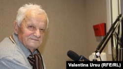 Scriitorul Vladimir Beșleagă în studioul Europei Libere