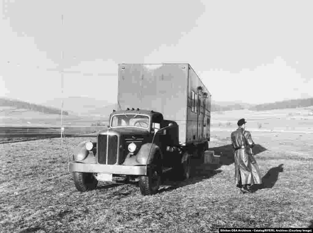 Низомиёни мусаллаҳ амнияти истгоҳи мавҷҳои миёнаро, ки дар сарҳад бо Чехословакия ҷойгир буд, таъмин мекарданд. Акс аз соли 1955 