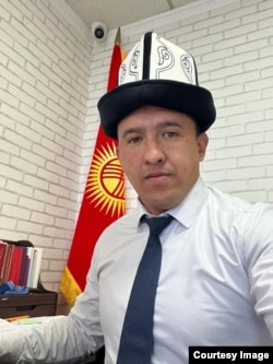 Ислам Ахмедовдун иш кабинети.