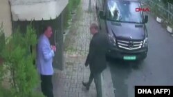 Хашогги консулдукка кирип бараткан учур.