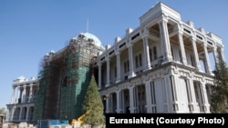The finishing touches are being applied to what has been described as the world's largest teahouse, in the Tajik capital, Dushanbe. 