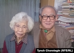 Профессор Ху Чжэнхуа жубайы Фатима менен. 22.10.2015.