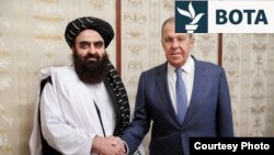 Ministri i Jashtëm rus, Sergei Lavrov, gjatë takimit me ministrin e Jashtëm taliban, Amir Kham Muttaqi. Rusi, tetor 2024. 