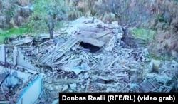 Российские пехотинцы могут прятаться, просто ложась на землю и накрываясь шифером, рассказывает Руслан