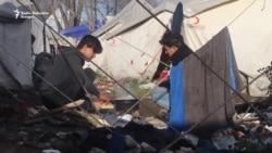 Migranti u iščekivanju premještanja iz 'Vučjaka'