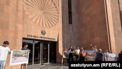 Երևանի Գայի պողոտա 45-ի բնակիչների ակցիան՝ քաղաքապետարանի առջև, սեպտեմբերի 9, 2025թ