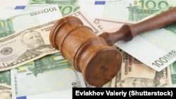 Узаган аптада сомдун куну түшүп, 1 доллар 54 сомдон ашып кетти.