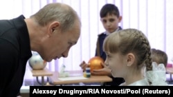 Путин Хакасиянең Черемушки авылы укучысы белән