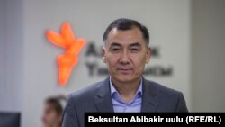 Равшан Жээнбеков.