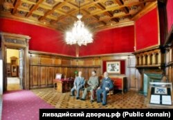 Экспозиция «Встреча представителей «Большой тройки» в Ливадийском дворце-музее в Крыму, май 2025 года