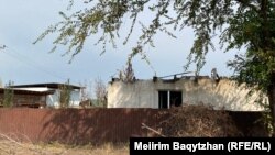 Сгоревший дом семьи Шерзата Полата в селе Азат Алматинской области
