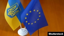 Флаги Украины и ЕС
