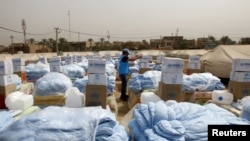 د ملګرو ملتونو د کډوالو ادارې ( یو این ایچ سي ار) له خوا په عراق کې کډوالو ته ورکول کېدونکې مرستې - انځور له ارشیفه. 