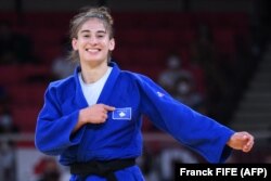 Nora Gjakova pas fitores së medaljes së artë në Lojërat Olimpike "Tokio 2020".