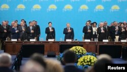 Съезд президентской партии "Нур Отан" в Астане. В центре - президент Казахстана Нурсултан Назарбаев. Крайняя справа - государственный секретарь Гульшара Абдикаликова. Астана 11 марта 2015 года.