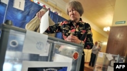A woman casts her ballot in the eastern Ukrainian city of Donetsk in the May 11 referendum called by pro-Russian separatists.